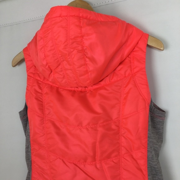 Title Nine Women’s Quilted Vest Hooded Neon Pink Gray Size Small Athletic - Picture 11 of 14